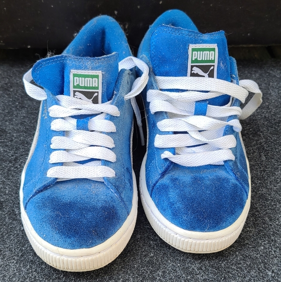 Puma blue and white runners